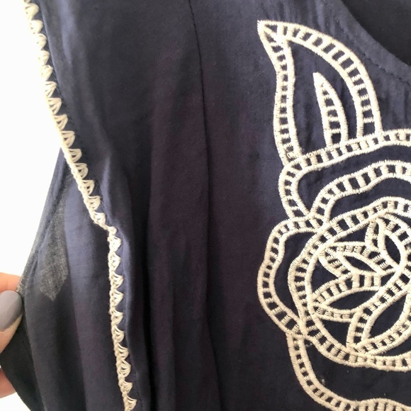 Rose embroidered navy ruffle shirt - Picture 4 of 7